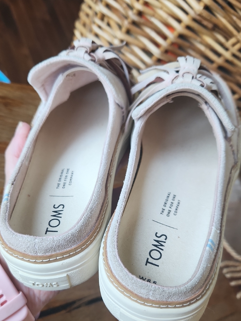 TOMS 6.5 suede mule sneakers with tassels blush very light pink - Picture 6 of 14